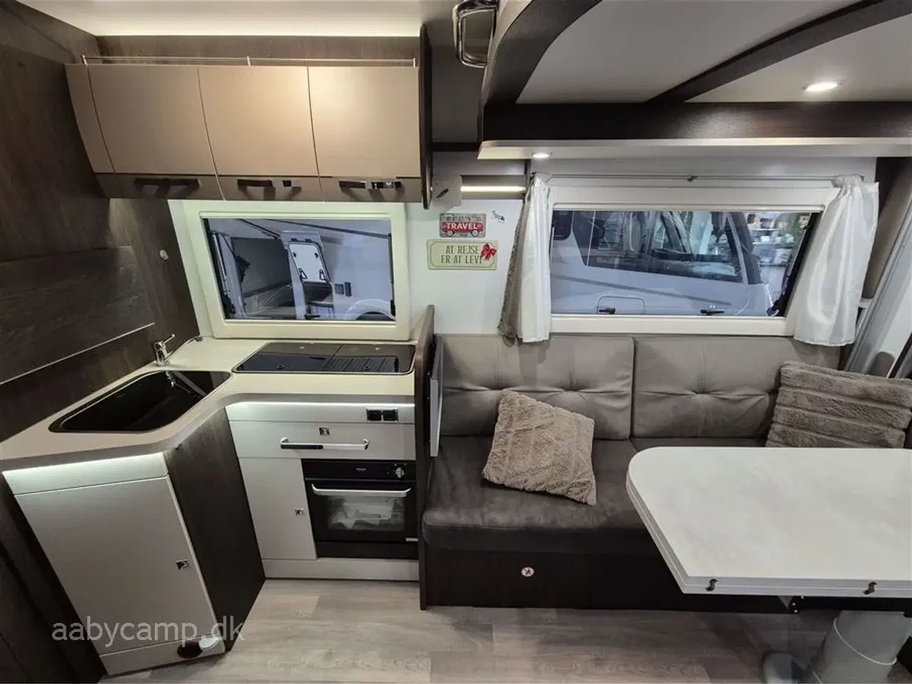 Billede 10 - 2020 - Benimar Tessoro 487   Nk pakke. Automatgear. Solcelle. 2x batteri. 2000W Inverter. elektriske støtteben.  Thetford ovn. sommer/vinterhjul. fuld service.  Kun 40,000 Km!!!