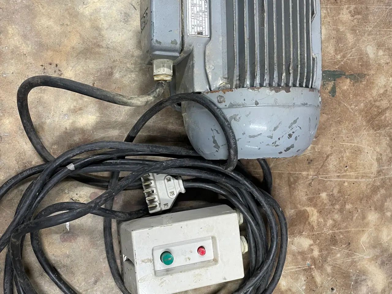Billede 1 - 380 volt elmotor med motorværn og stik
