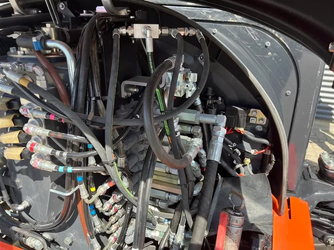 Billede 19 - Kubota Kx042-4 Hydraulisk fæste med kipbar planerskovl Kun kørt 1382T