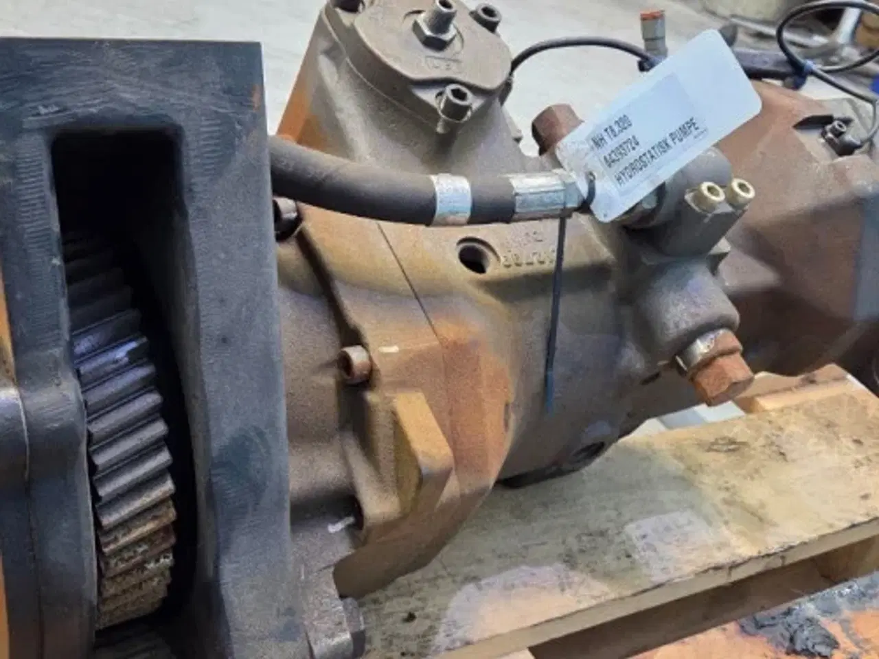 Billede 8 - New Holland T8.320 Hydrostatisk Pumpe 84393724