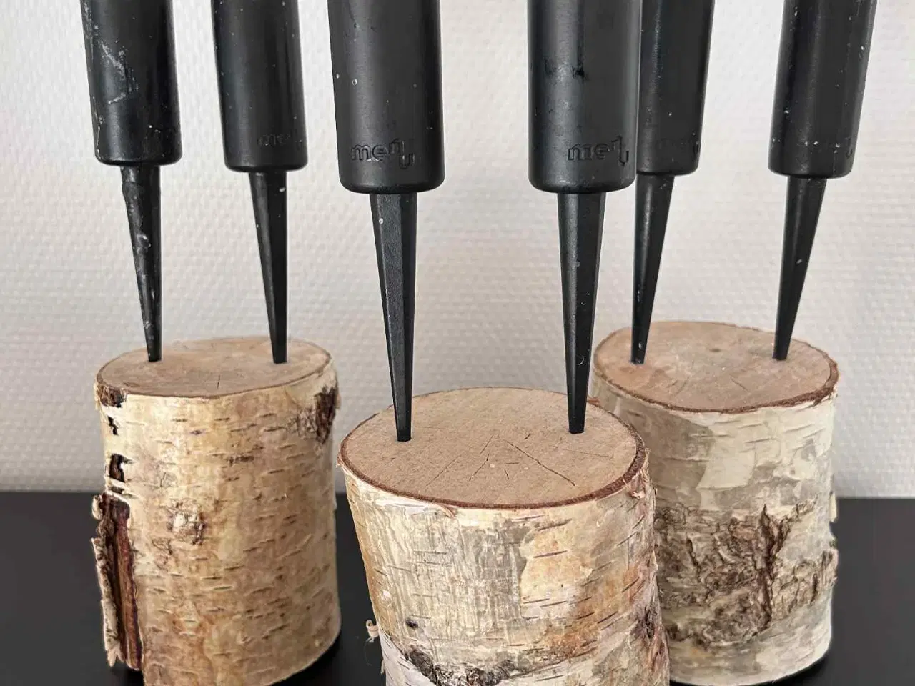 Billede 2 - Menu lysestager i støbejern, på birketræ, 3x 2 stk