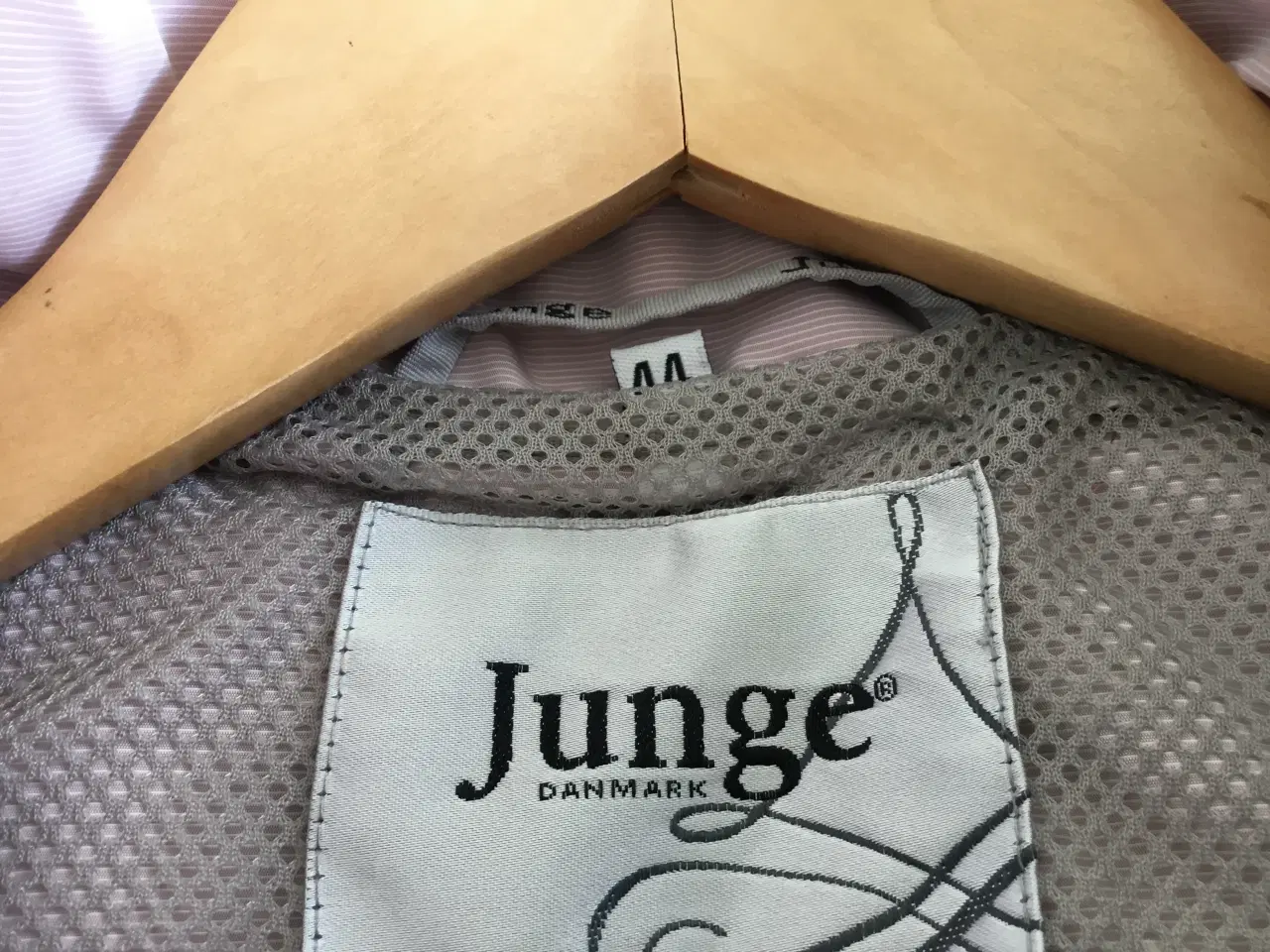 Billede 3 - Flot Rosa jakke fra junge