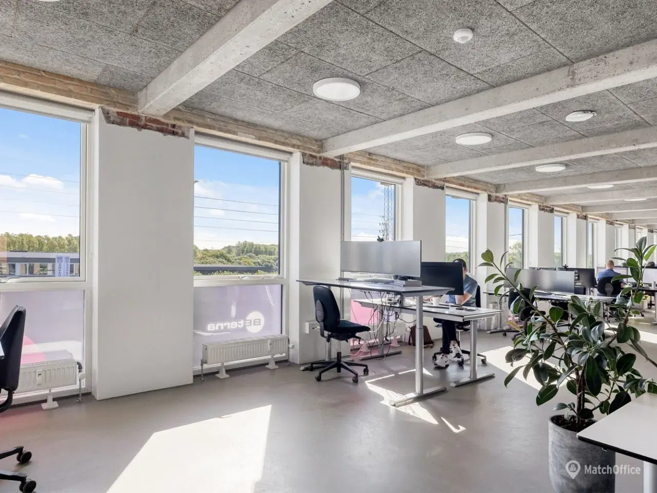 Billede 7 - Nyrenoveret kontor nær E45