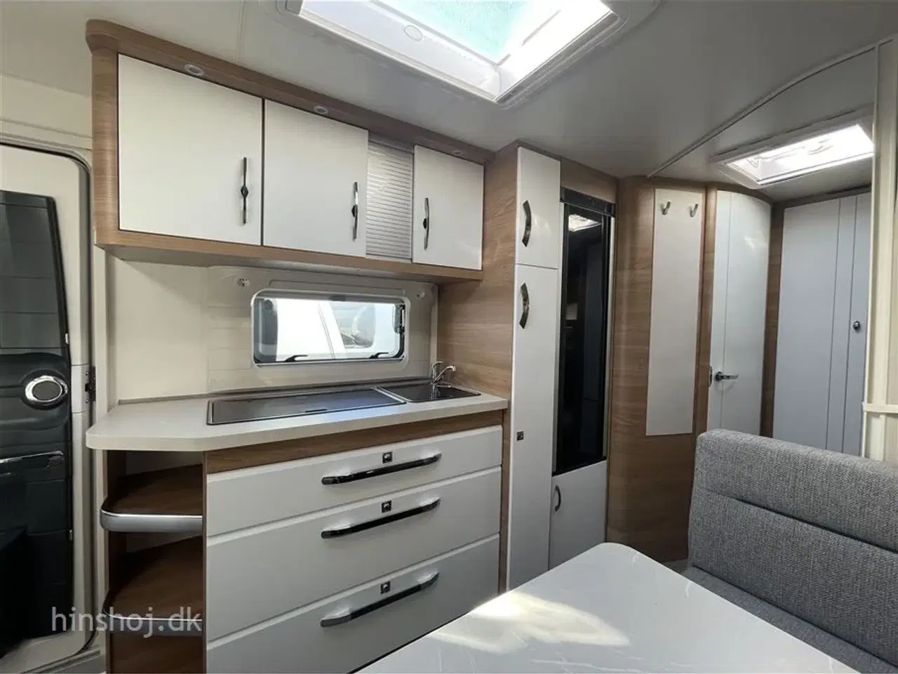 Billede 12 - 2023 - Hobby De Luxe 545 KMF   Hobby 545 KMF med  køjer og dobbeltseng  fra Hinshøj Caravan