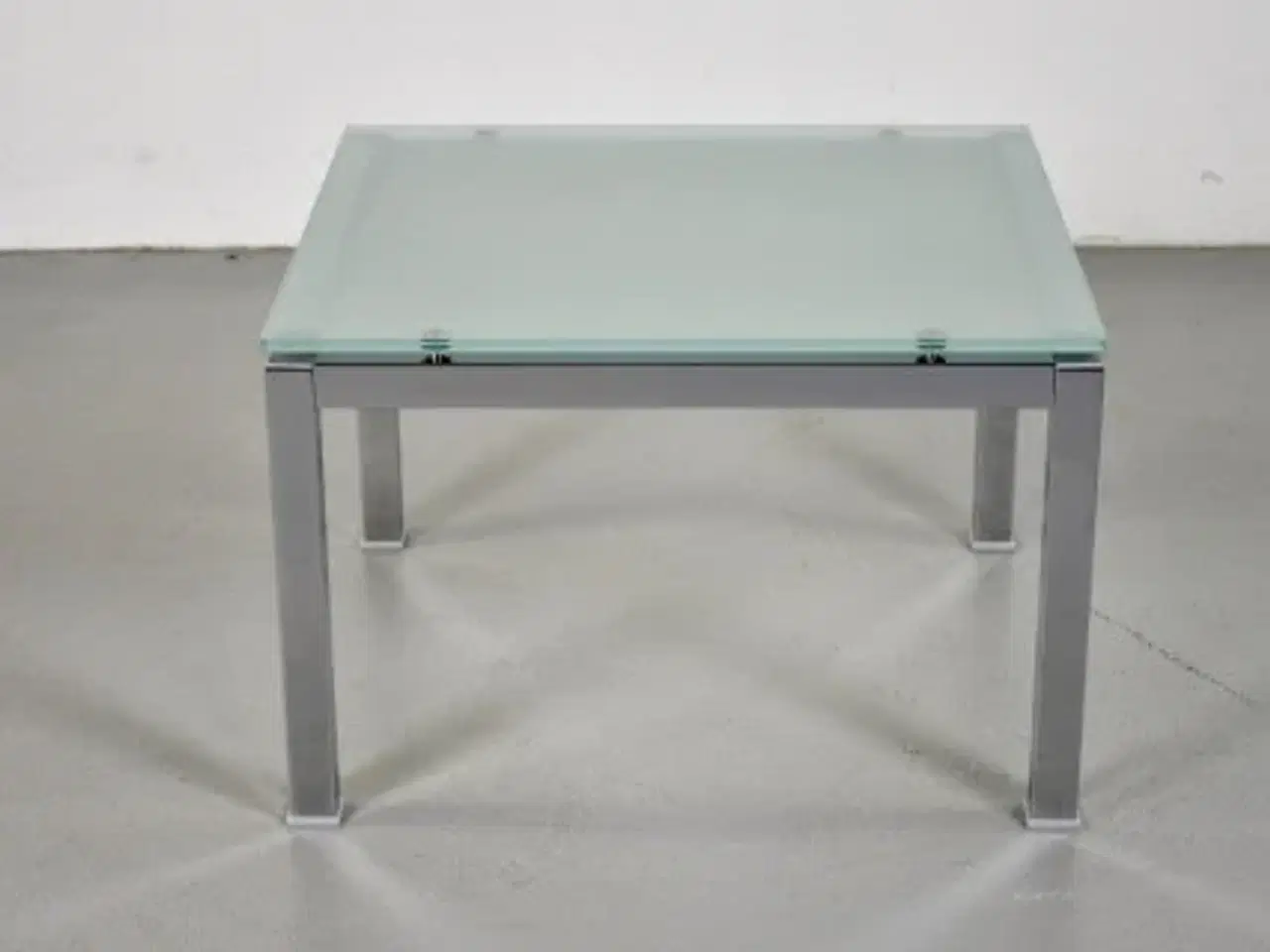 Billede 2 - Pedrali glasbord med blankt understel