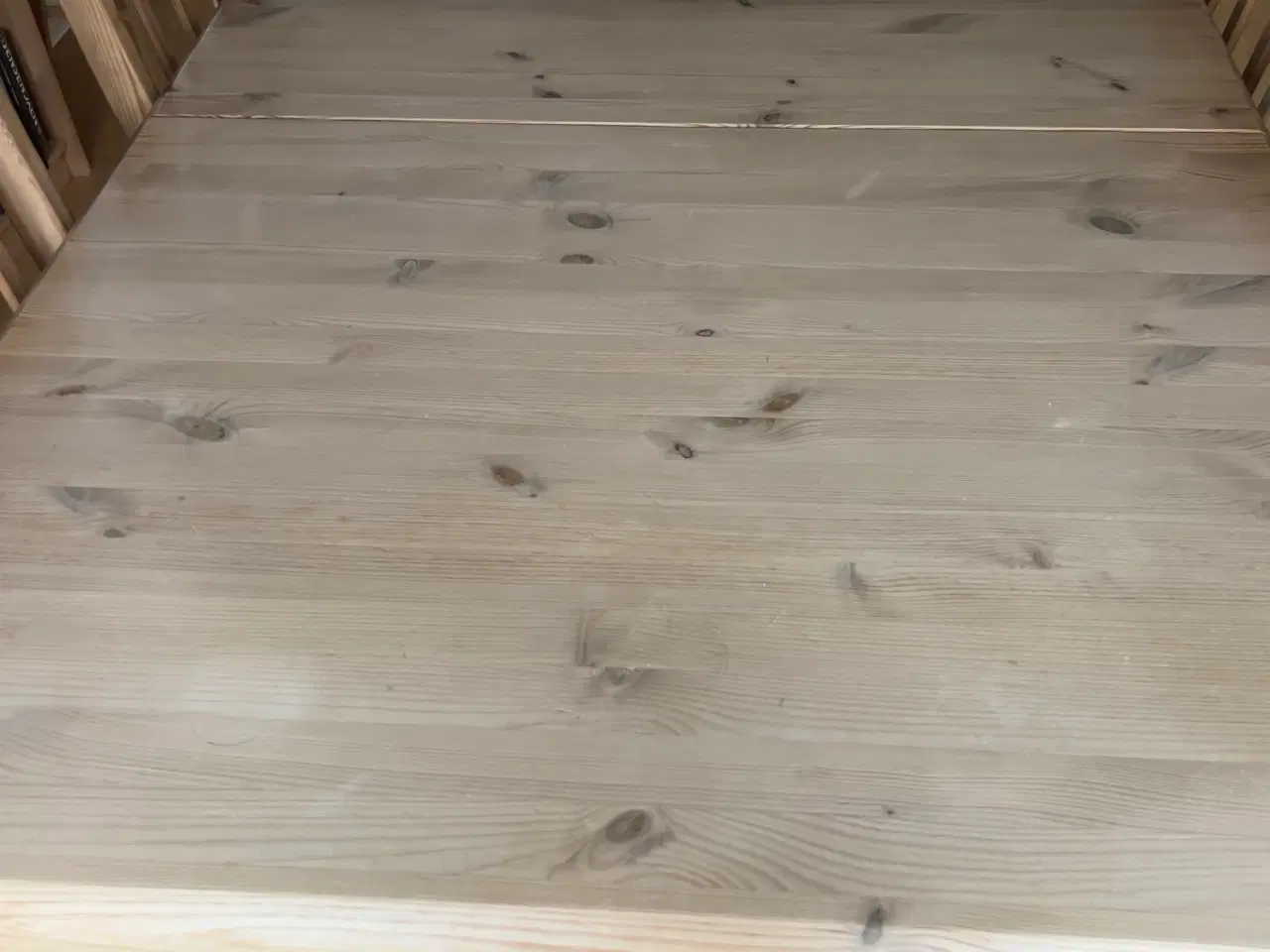 Billede 3 - Massivt fyrretræs spisebord med 8 stole