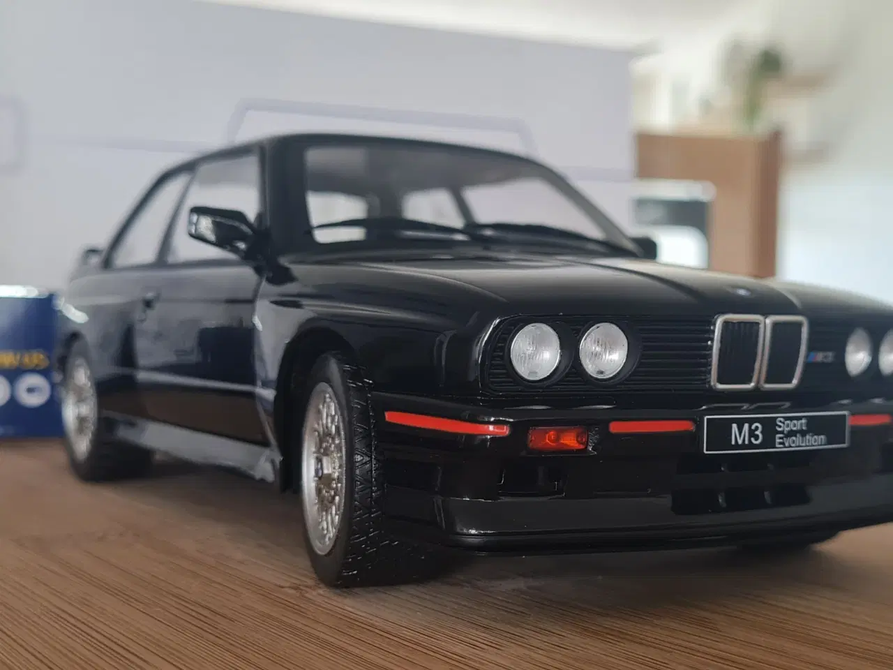 Billede 2 - BMW M3 E30 Sport Evolution 1990 1/18 skala 