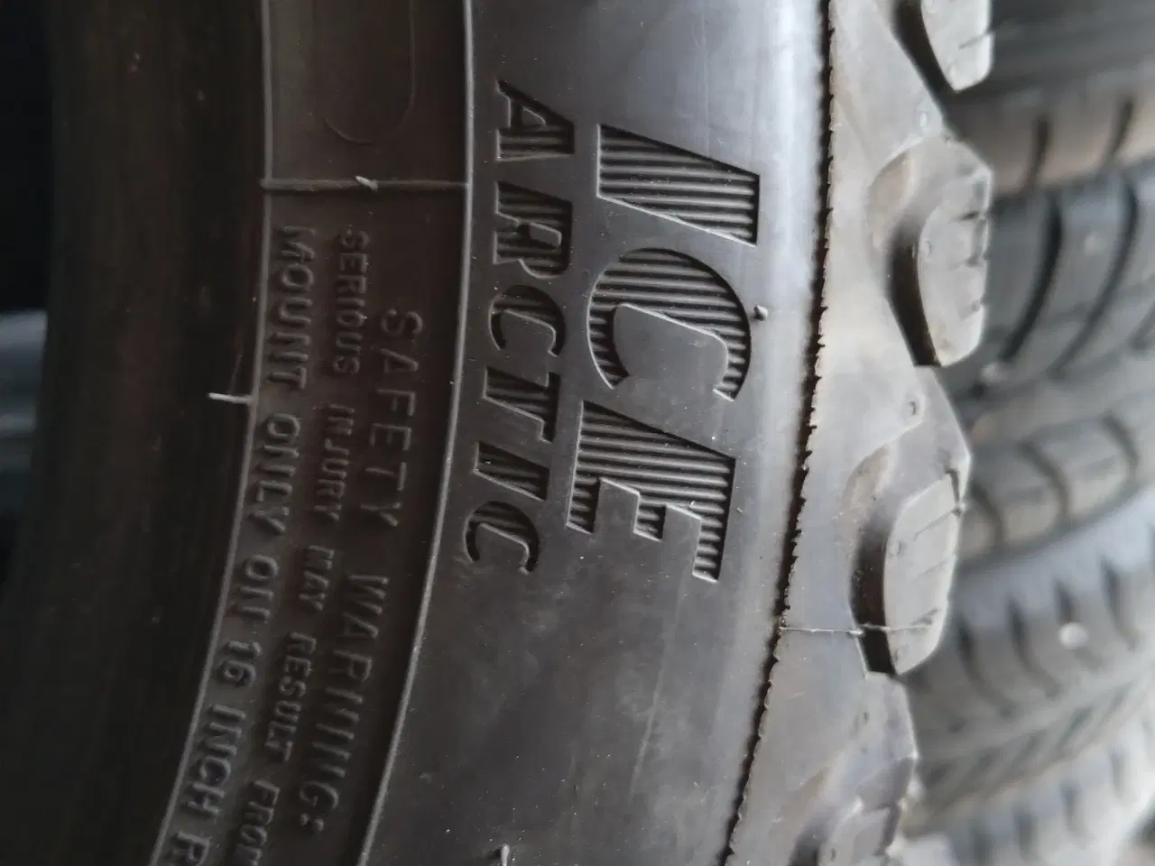 Billede 4 -  Goodyear Ultragrip Ice arctic pigdæk. 