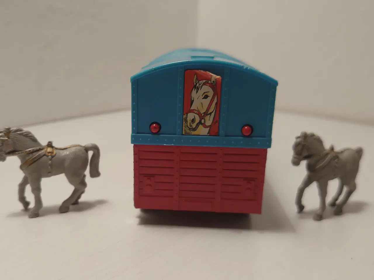 Billede 8 - Corgi Major Toys:Articulated horse box med 2 heste