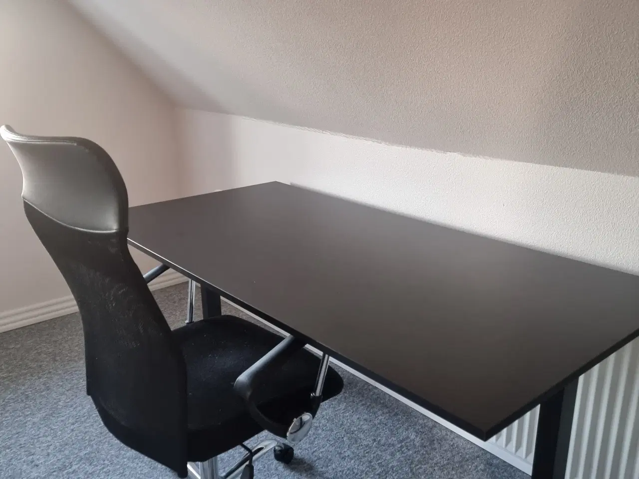 Billede 1 - Skrivebord og stol