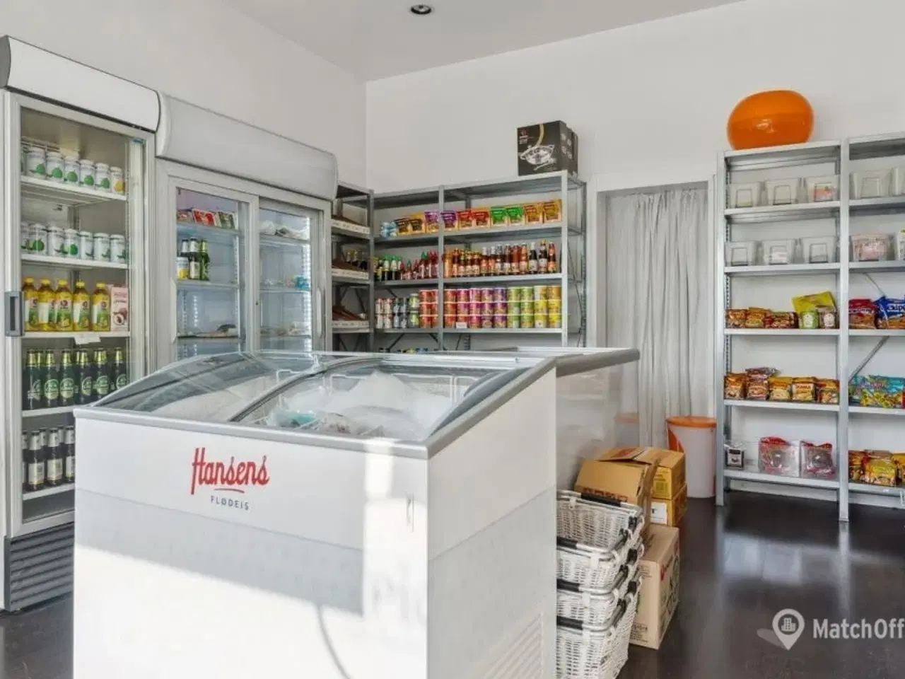 Billede 5 - Fin lille butik med godt lysindfald