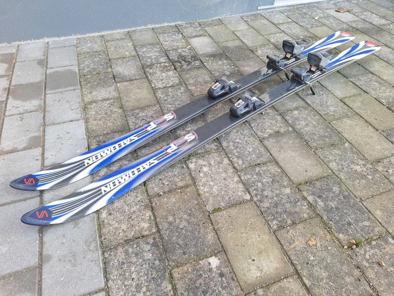 Billede 1 - Carvingski af ældre dato. 