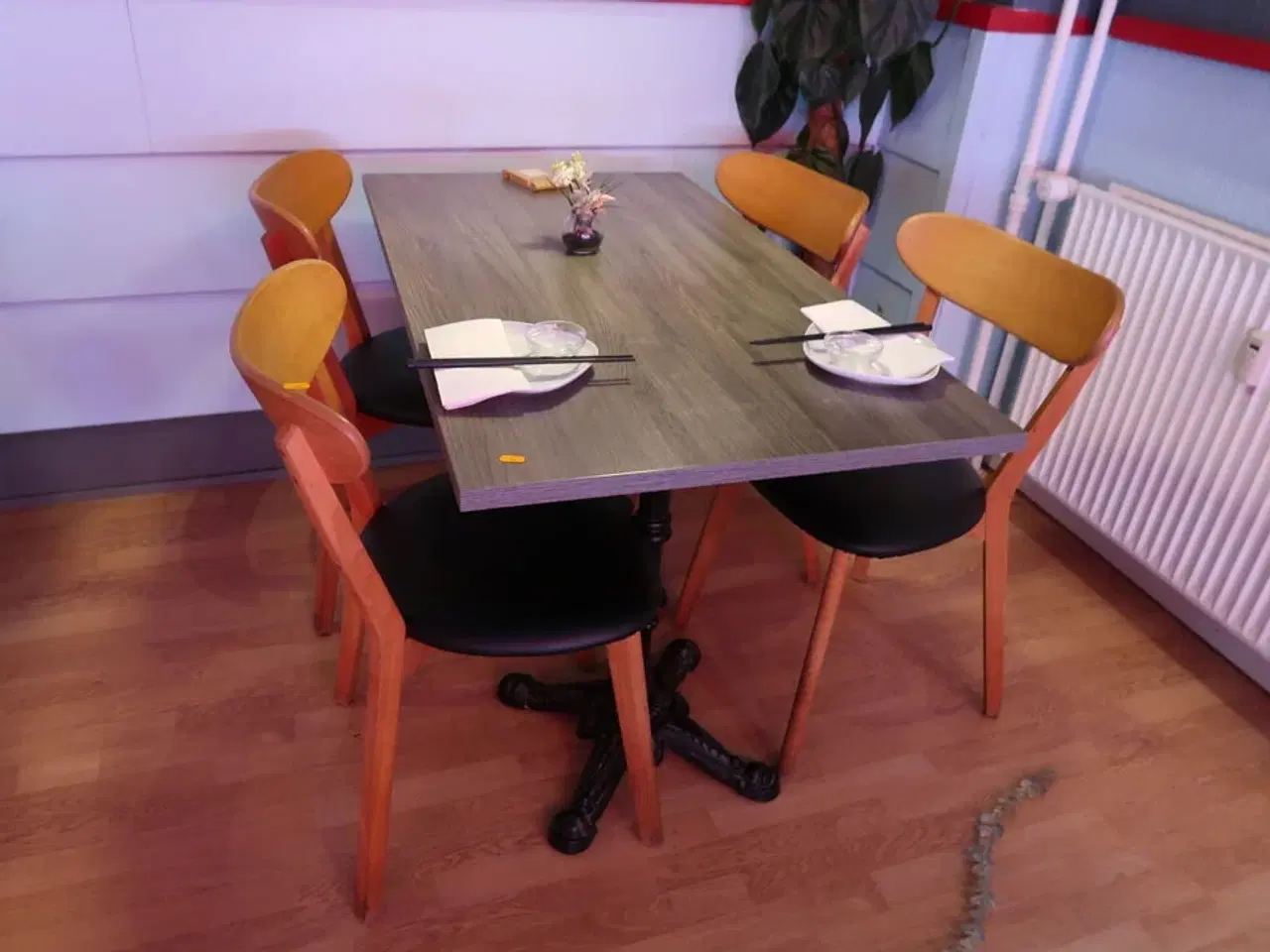 Billede 2 - Bord med 4 stk. stole