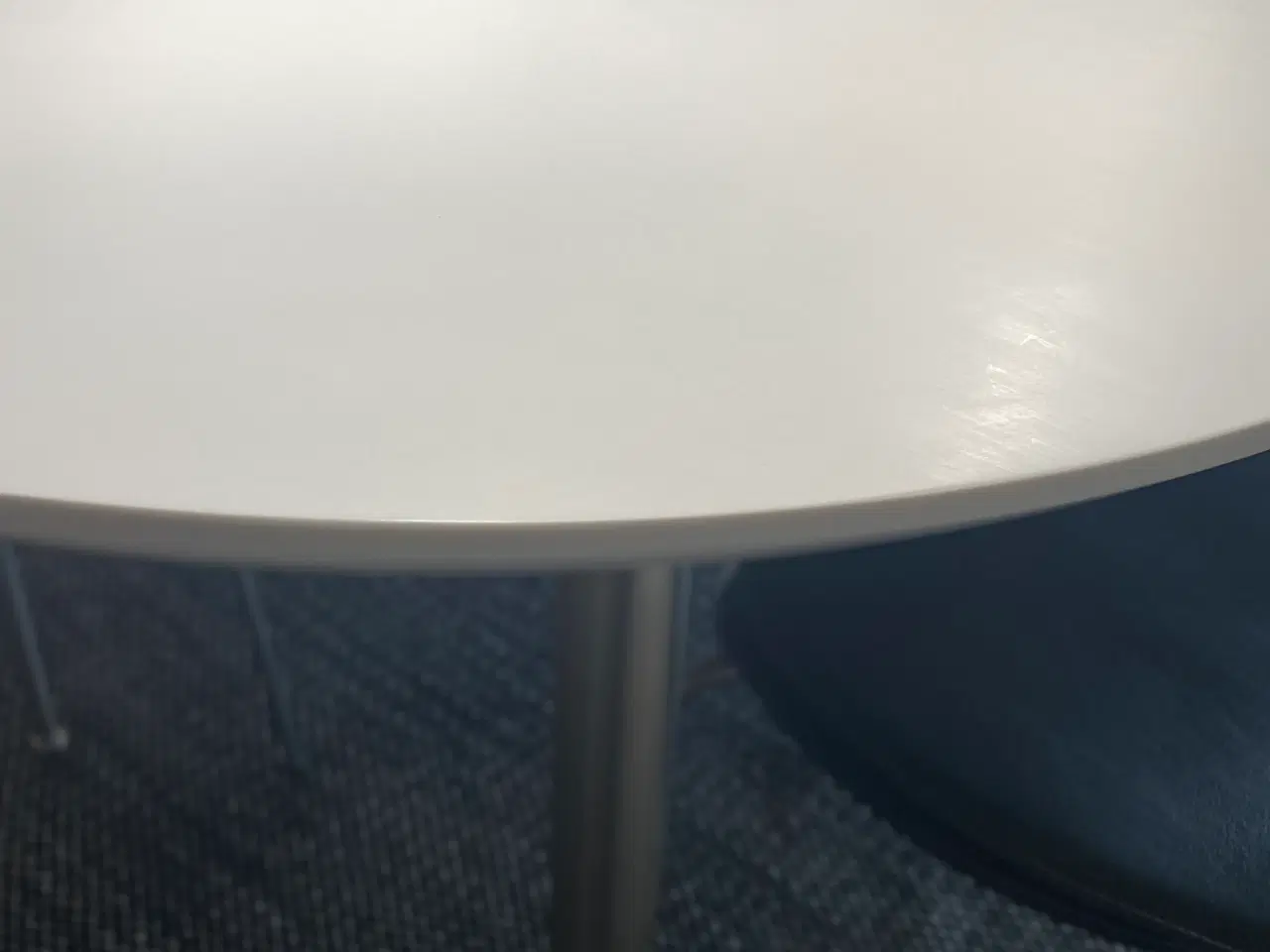 Billede 5 - Hvidt ovalt spisebord i corion 180x120 og 4 stole