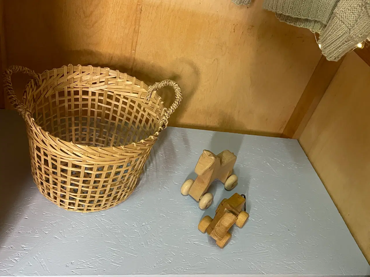 Billede 3 - Lille karlekammerskab 