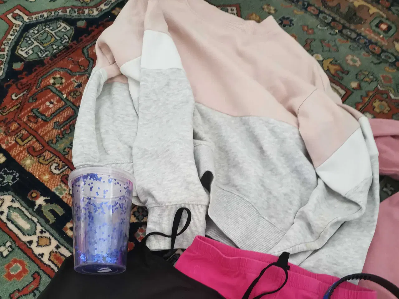 Billede 4 - Tøjpakke til piger 10 år, med tilbehør 5 kr ialt