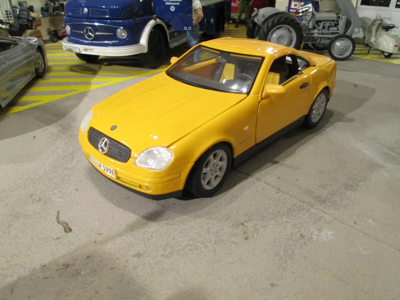 Billede 1 - Modelbil   Mercedes  SLK  230   Maisto  1:18