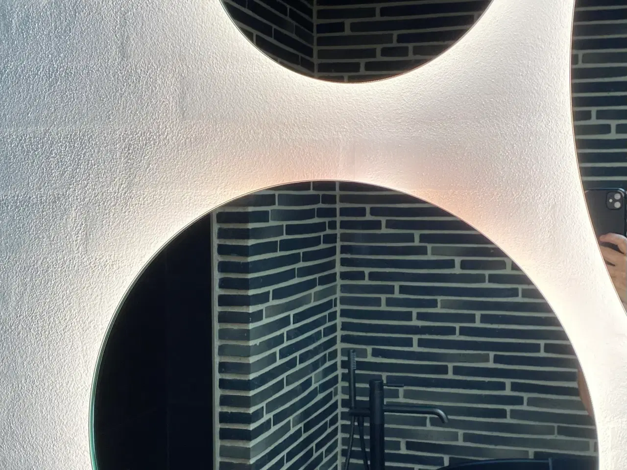 Billede 3 - 2 runde spejle med indbygget LED lys – ingen kant