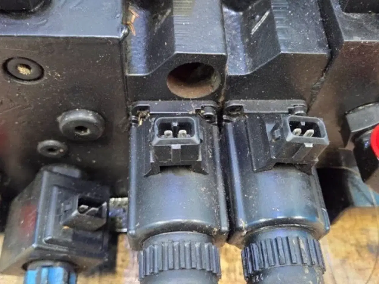 Billede 9 - New Holland CR9.90 Hydraulikventil 84457511