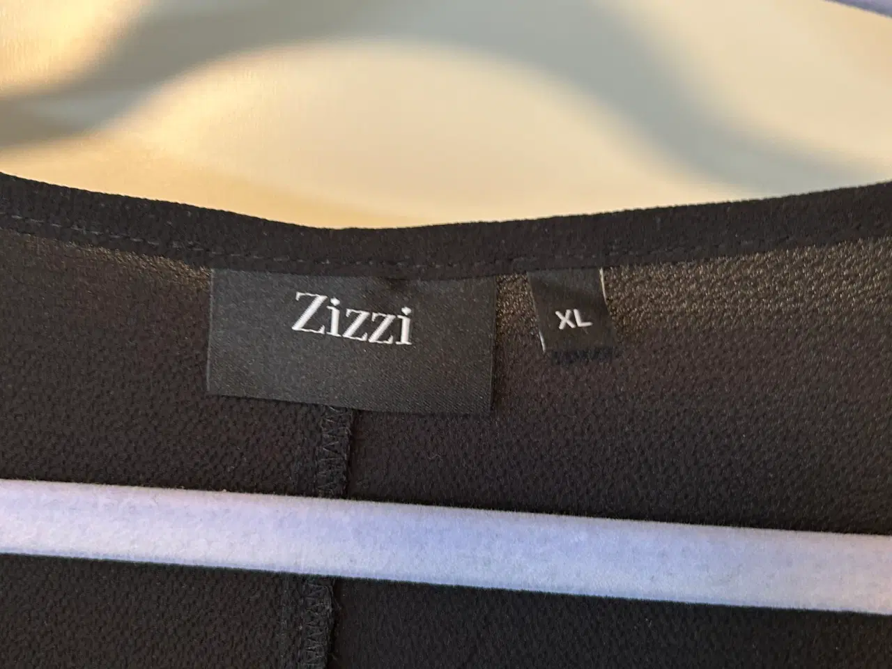 Billede 2 - Zizzi bluse i str. XL