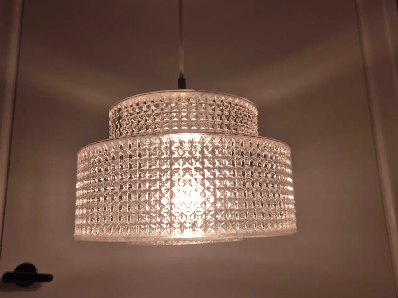 Billede 2 - Smuk retropendel i klart presset glas 