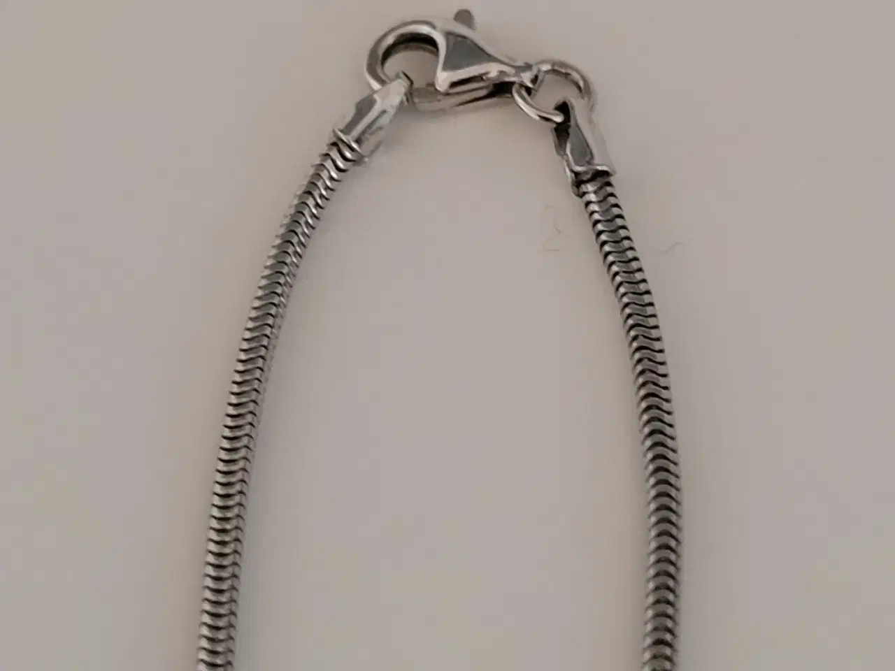 Billede 6 - Halskæde i sølv med 2 små sten