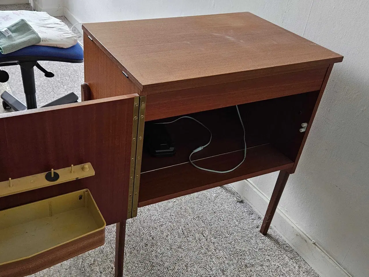 Billede 2 - Teaktræ Symaskine Bord