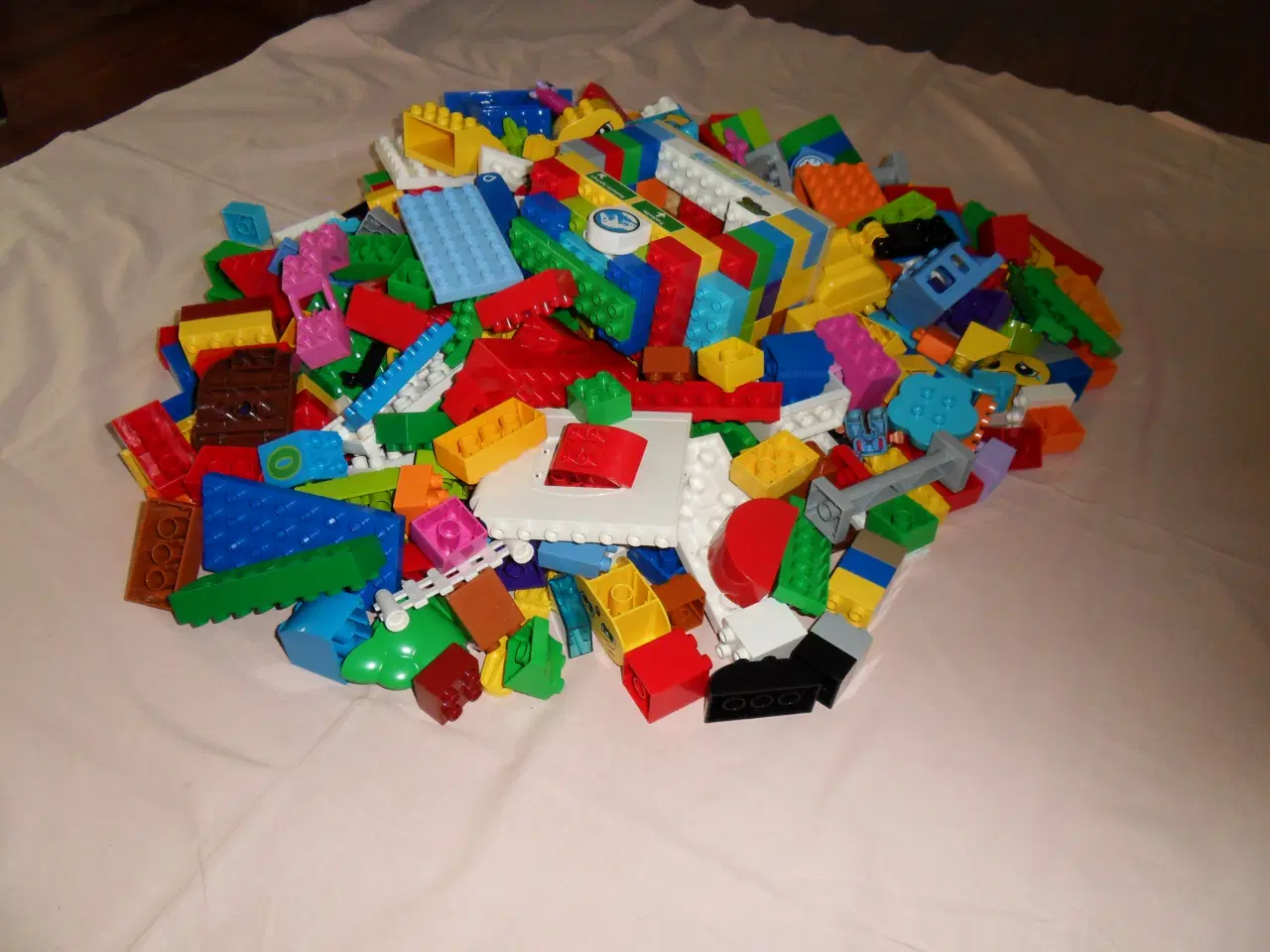 Billede 6 - Lego Duplo. 7 kg. Blandet. Figurer. Tog. Togbane.