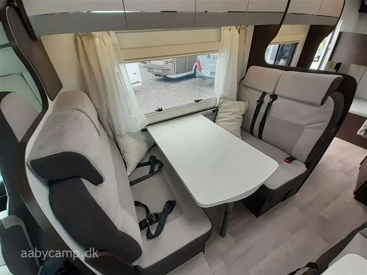 Billede 13 - 2021 - Benimar Sport 323 NK   Den Perfekte Familie camper. NK pakke. automatgear. solceller. Bemærk kun 20,000 Km !!!!