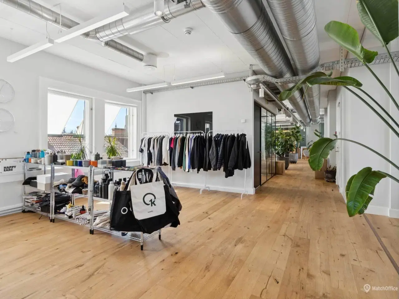 Billede 3 - Nyistandsat kontorlejemål i klassisk københavnerejendom – Fantastisk udsigt over byens tage og tårne