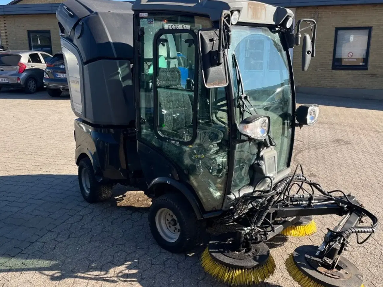 Billede 5 - Kärcher MIC- C Multimaskine med feje suge anlæg