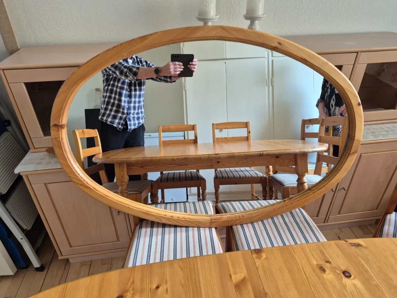 Billede 6 - Spisestue bord/stole/skænk/spejl fyrretræ