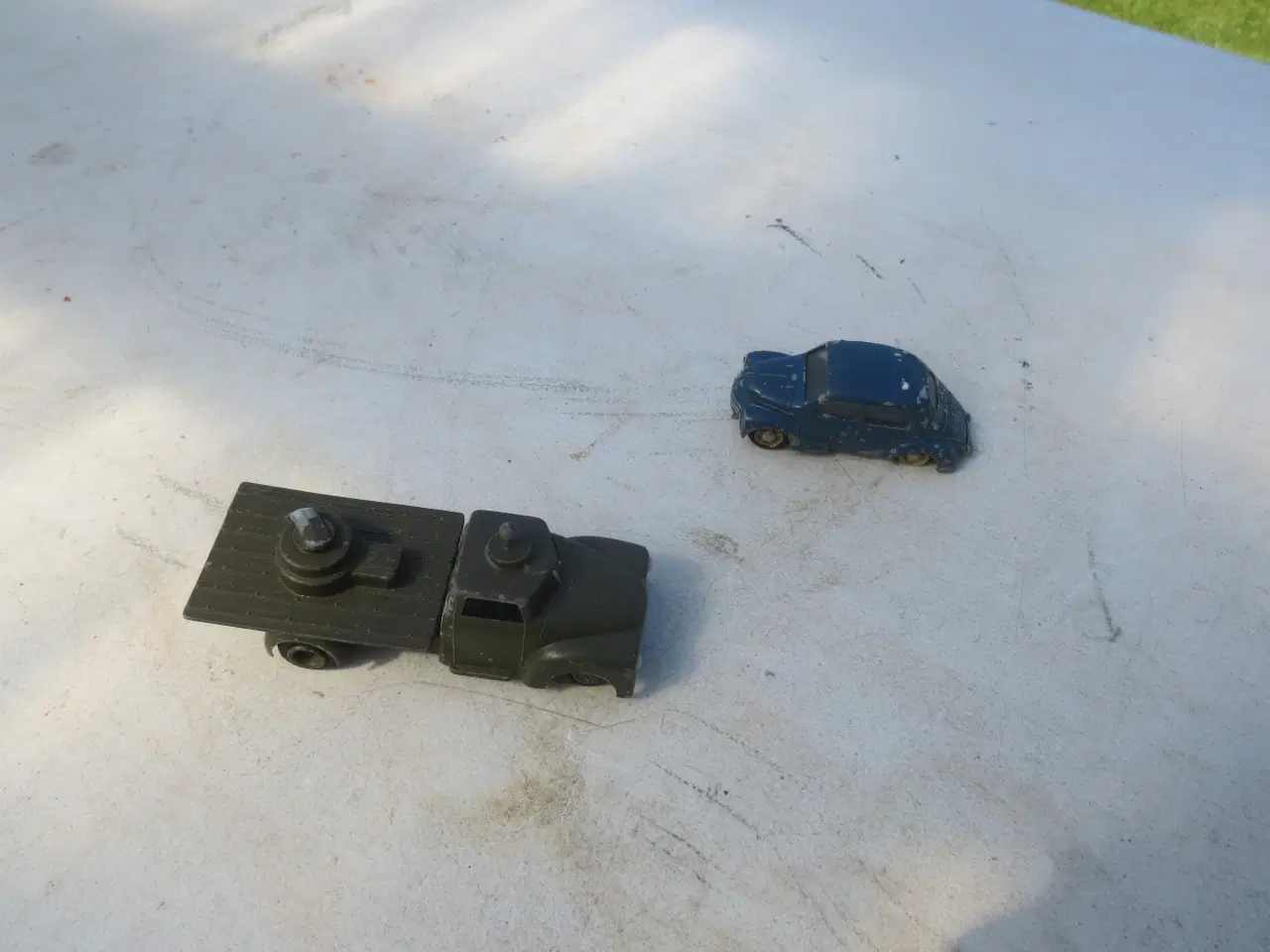 Billede 1 - 1 stk Tekno Denmark  Renault 4 Cv og en Lastbil 