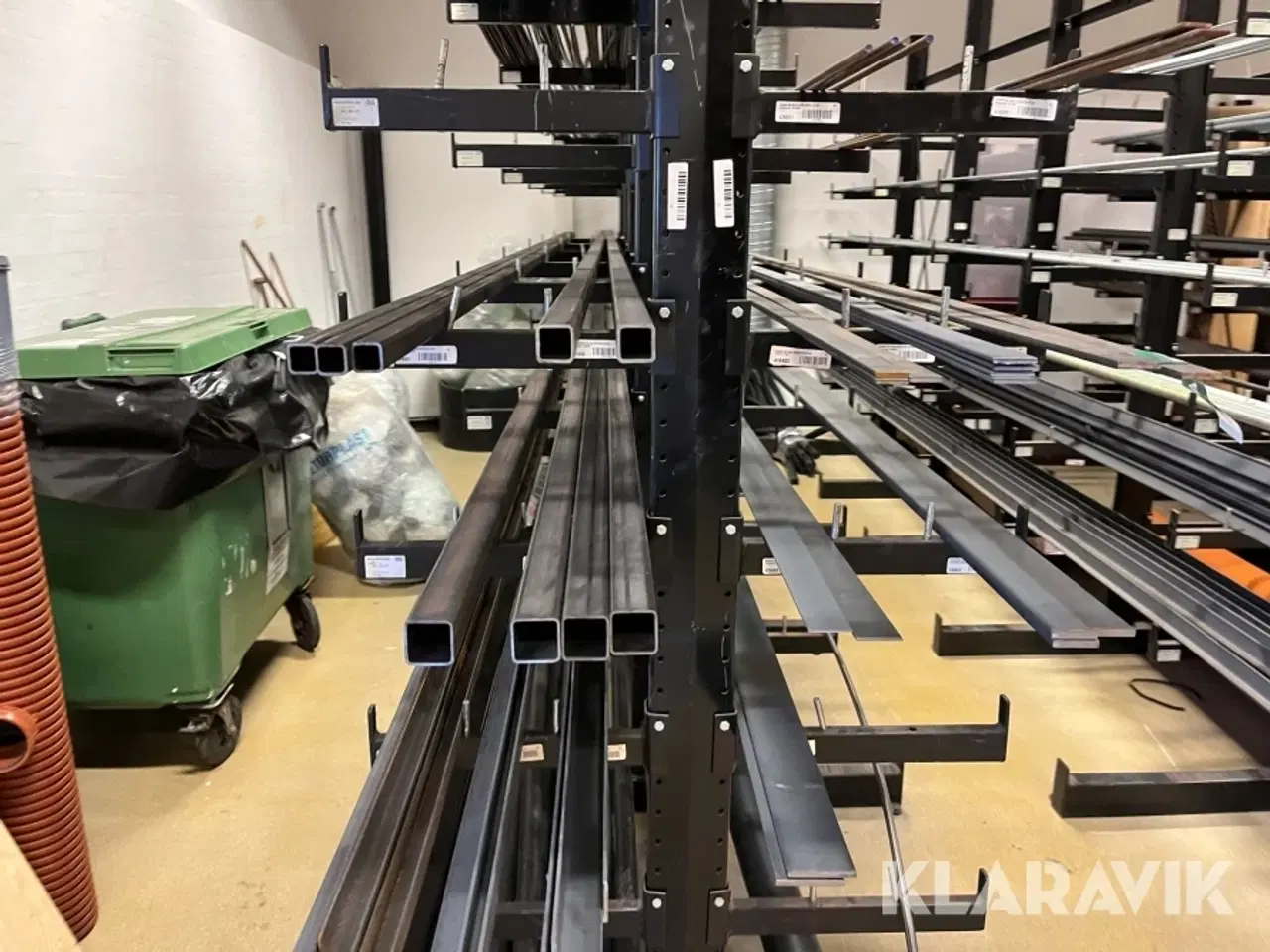 Billede 12 - Grenreol en række