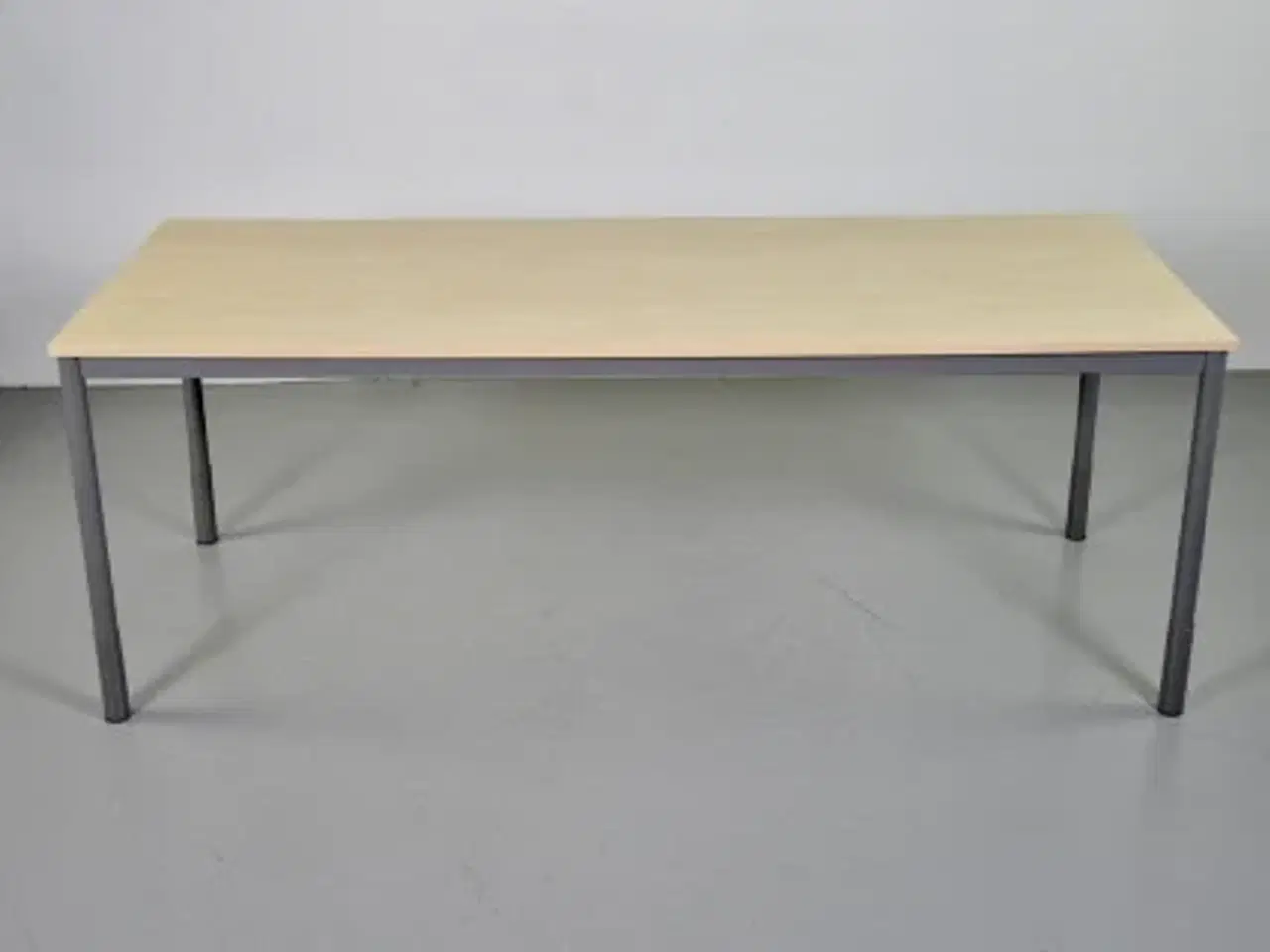 Billede 3 - Efg kantinebord med birkeplade og gråt stel