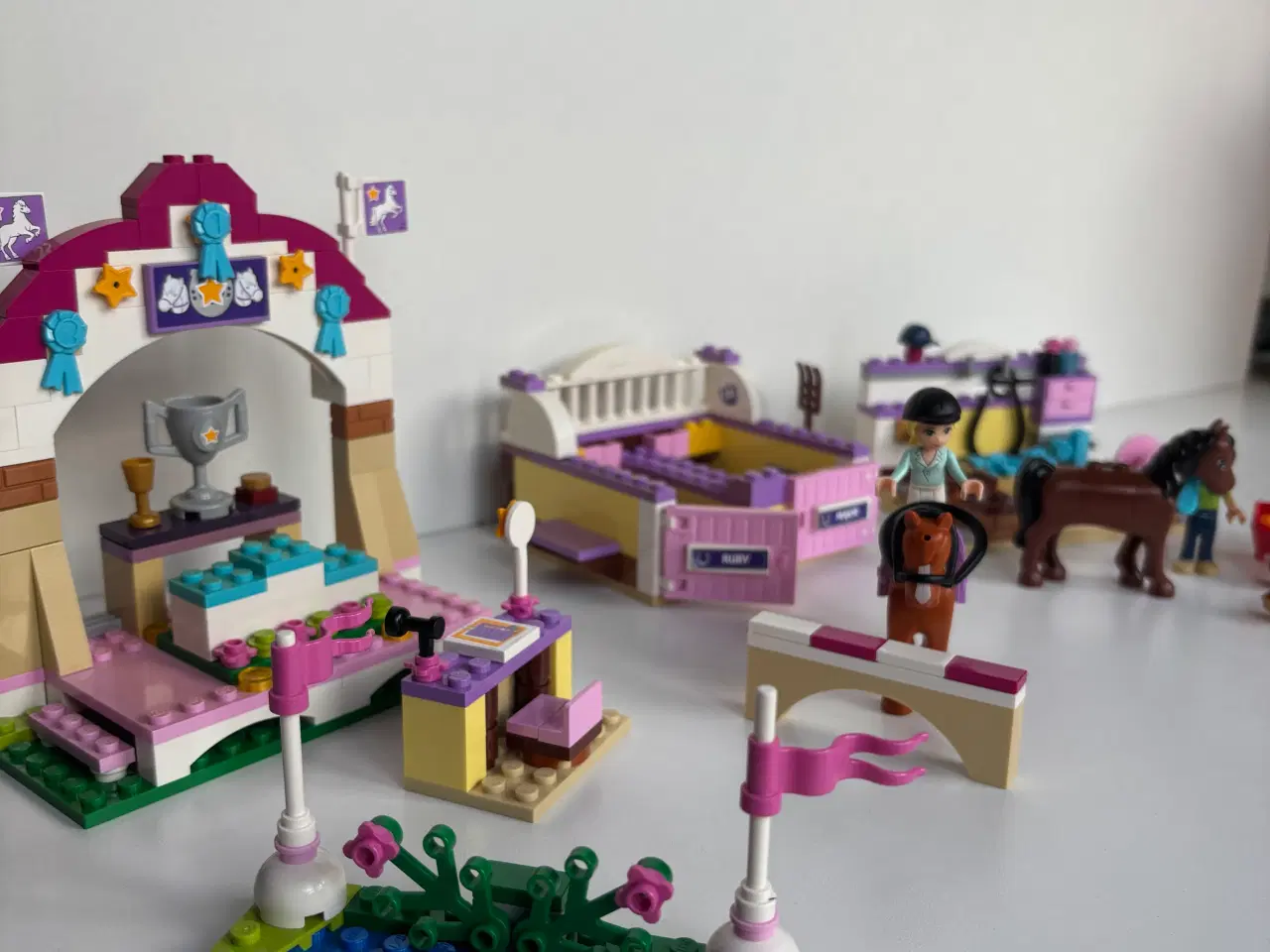 Billede 1 - LEGO Friends - Heartlake Horse Show 41057