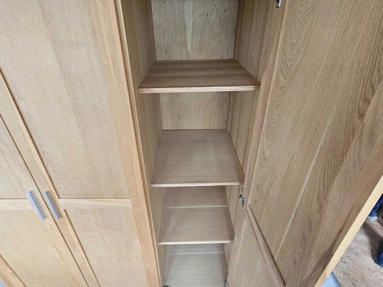 Billede 3 - Garderobe i massivt egetræ, naturlig