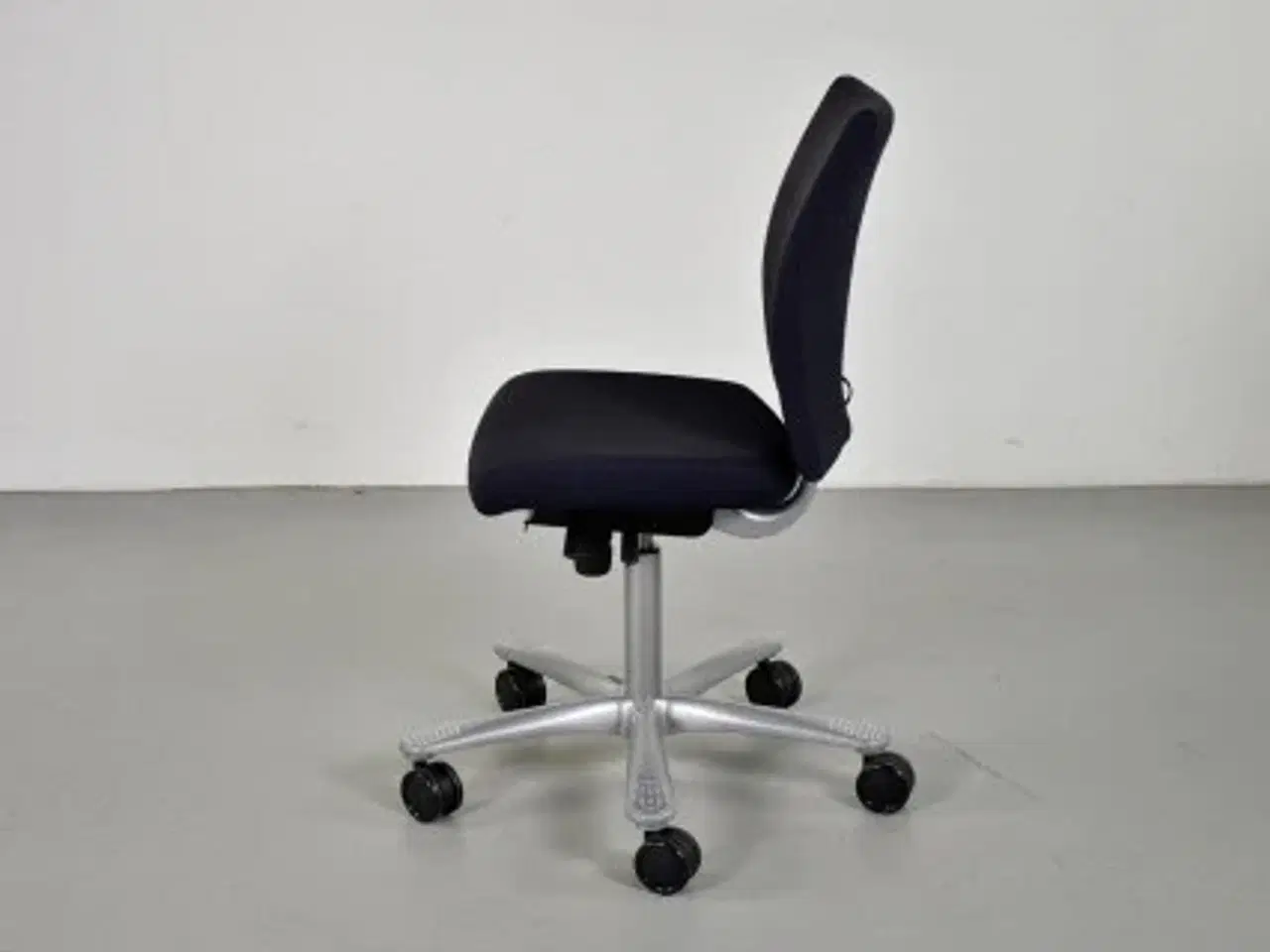 Billede 2 - Häg h04 4200 kontorstol med sort/blå polster og alugråt stel