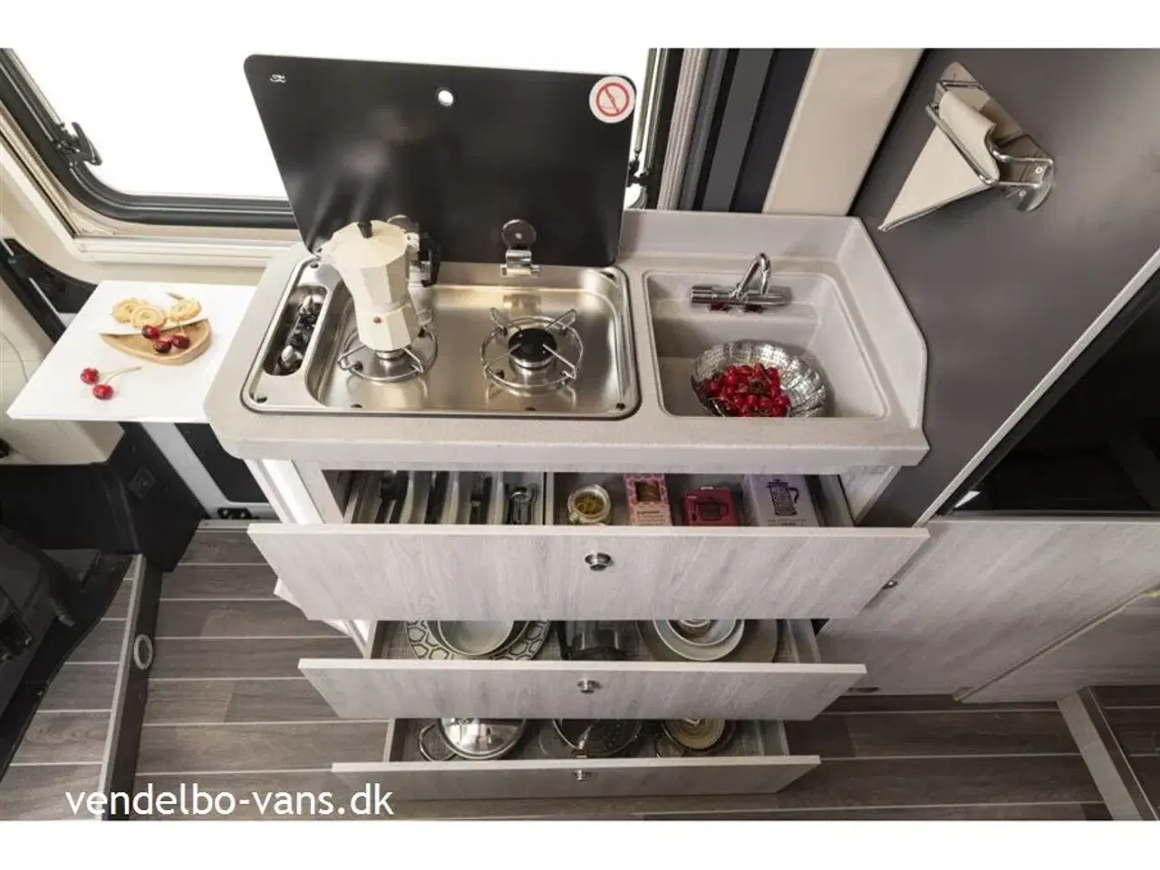 Billede 15 - 2026 - Rollerteam Livingstone DUO Sport   CamperVan med opklapbare enkeltsenge