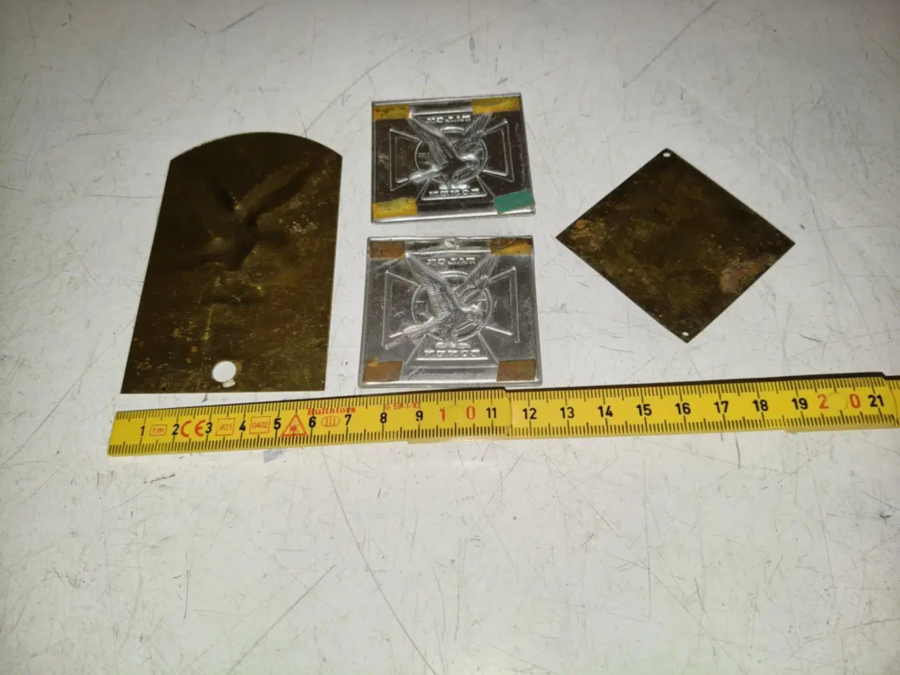 Billede 6 - 4 fine små falck skilte måske til en falck mand