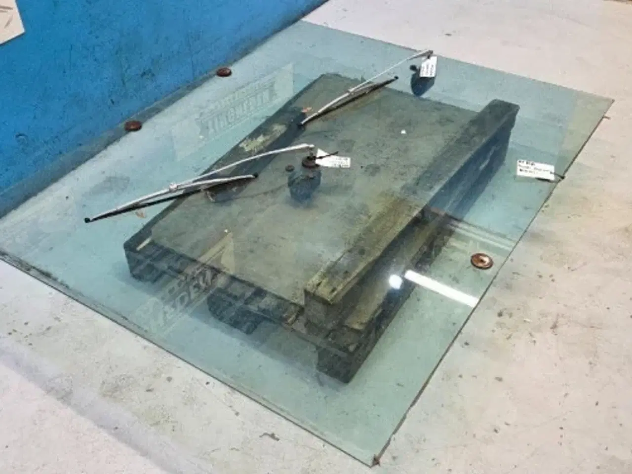 Billede 10 - New Holland 8080 Forrude 80411933