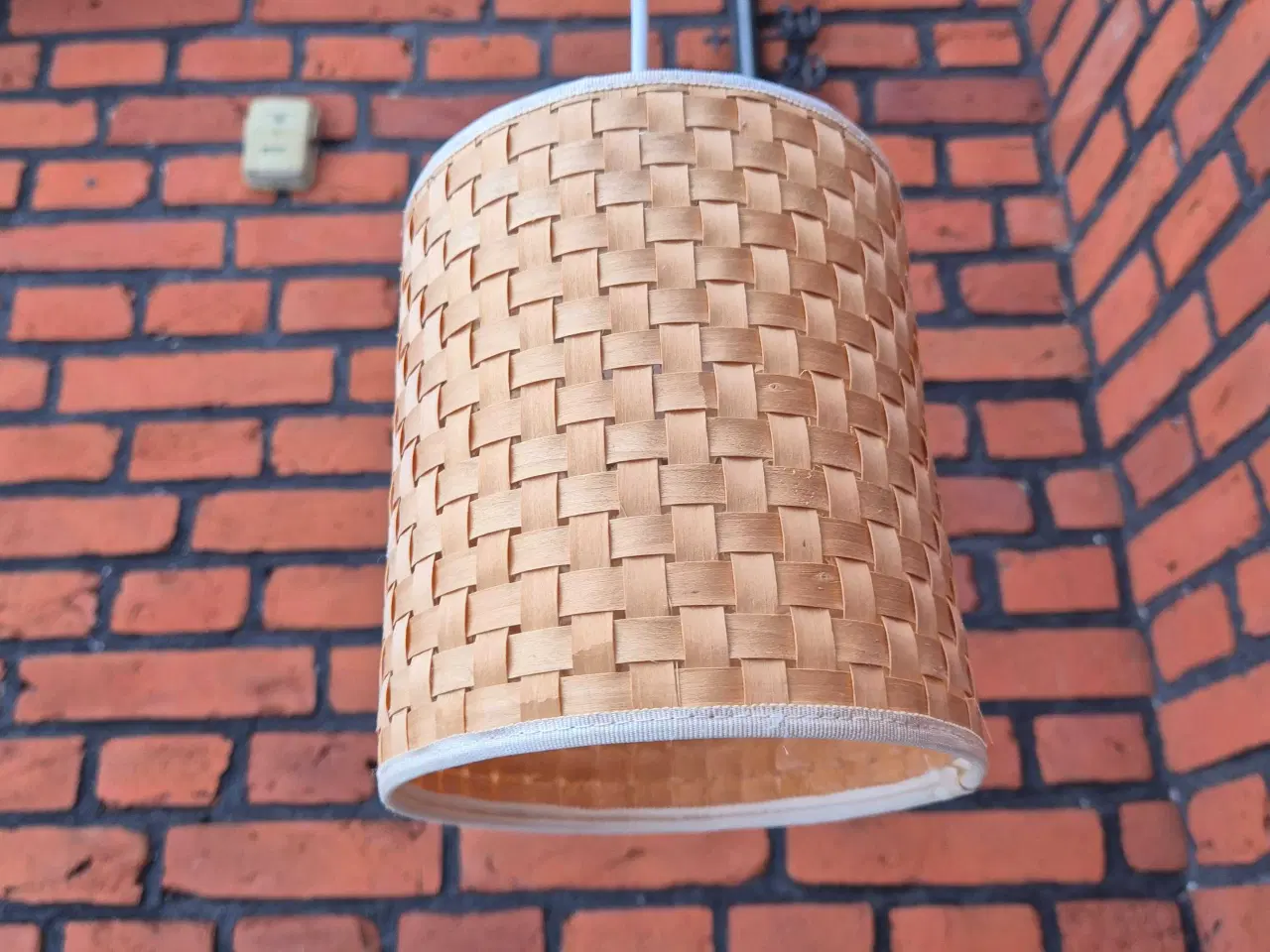 Billede 11 - Sød retrolampe i flet med det hyggeligste lys