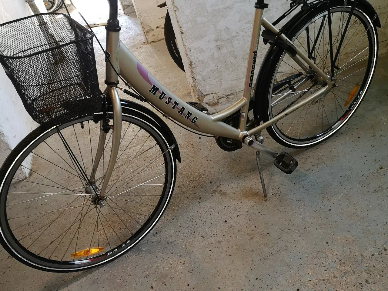Billede 9 - Mustang concept 28" 55cm  dæk som ny , for- og bag