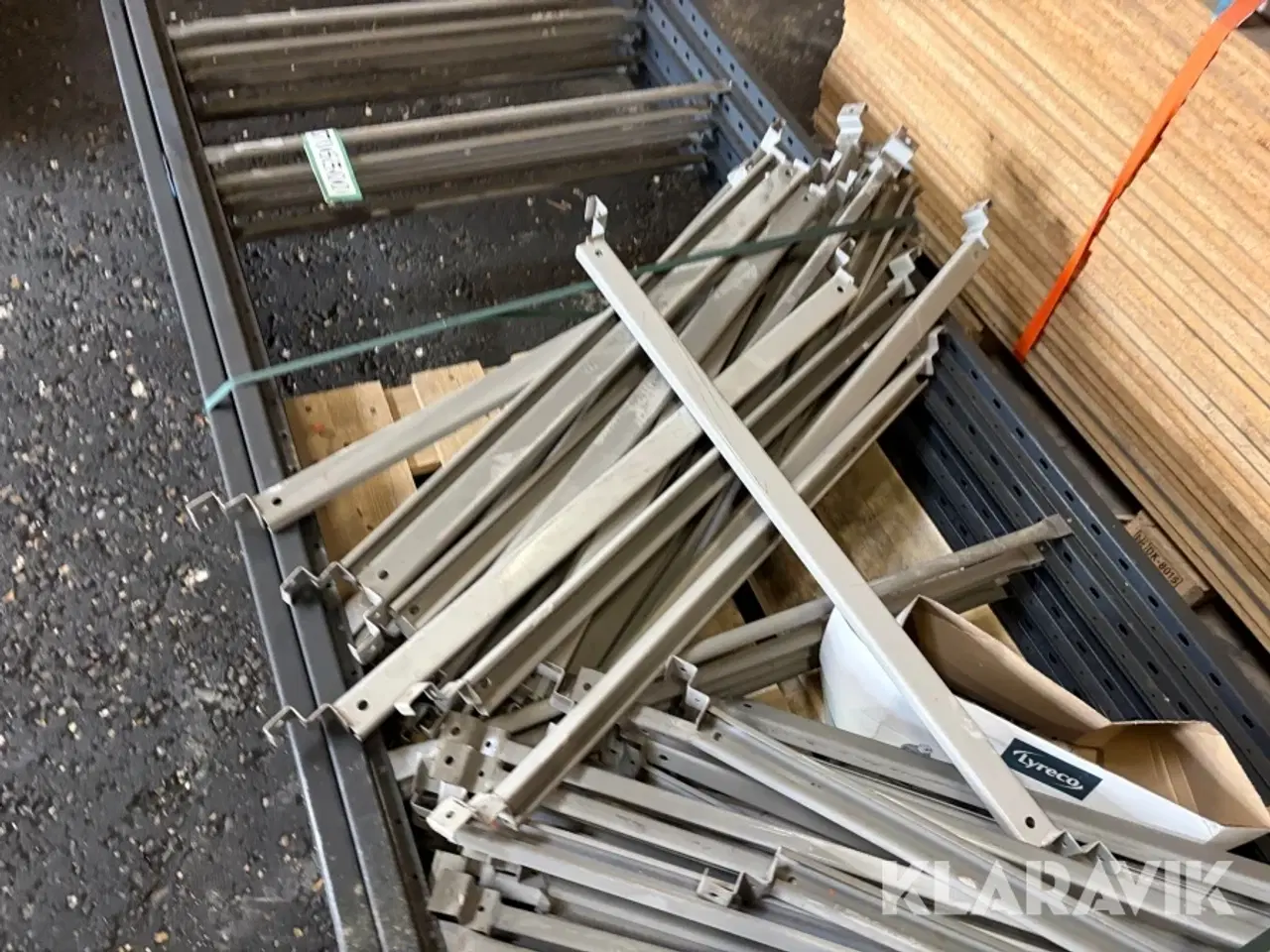 Billede 8 - Reoler 5 fag