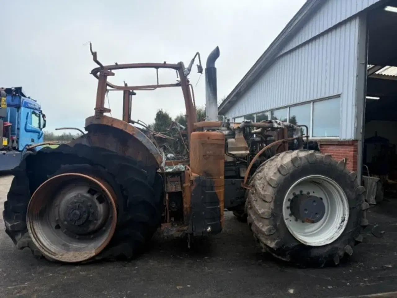 Billede 2 - Valtra S394 Sælges i dele/For parts