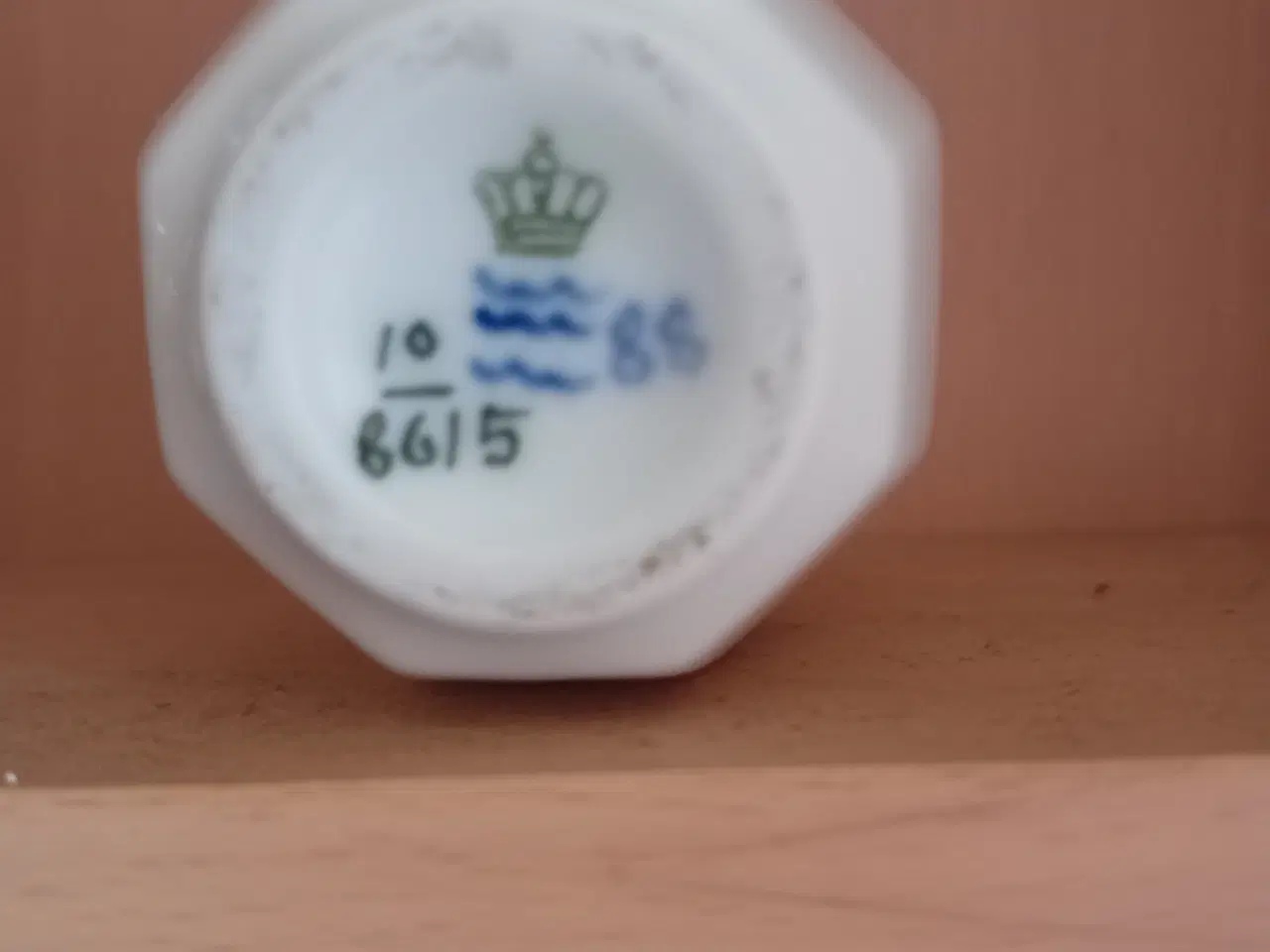 Billede 2 - Lille vase. Blå blomst.  10/8615