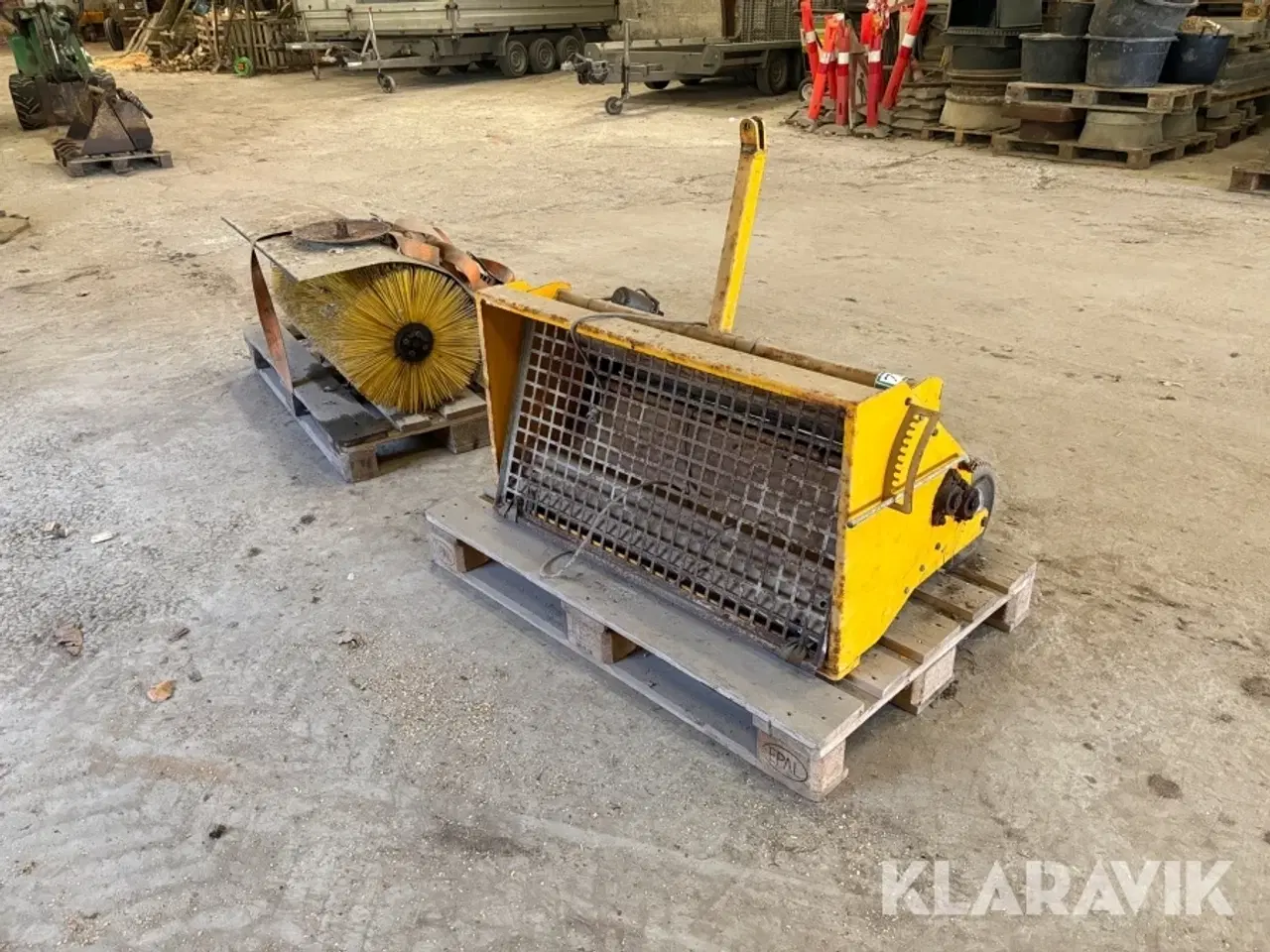 Billede 1 - Vintersæt med saltudlægger og kost Stiga PA402 - 2 enheder