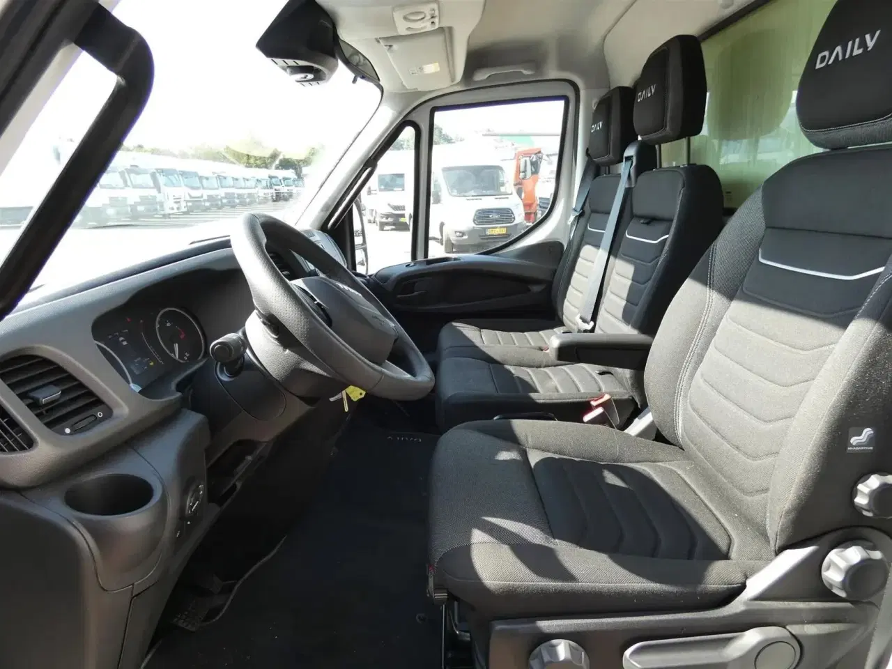 Billede 10 - Iveco Daily 35S16 3450mm 2,3 D m/Alukasse med lift Hi-Matic 156HK Ladv./Chas. 8g Aut.
