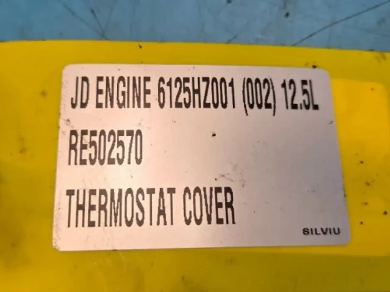 Billede 8 - John Deere 6125HZ001 Thermostat Døksel RE502570