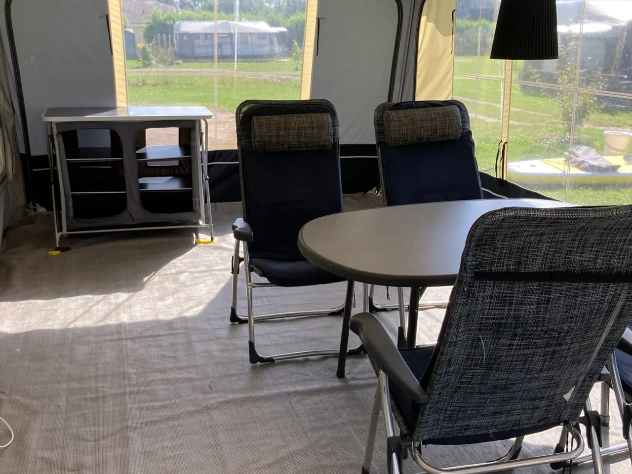 Billede 2 - Adria Unika 542 TK årg. 2009 -1300 kg med mover